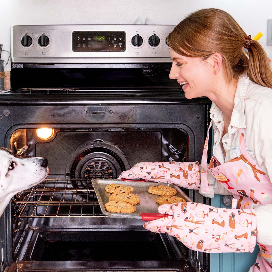 Puppington Pink Oven Mitts - Baking Boxers Edit